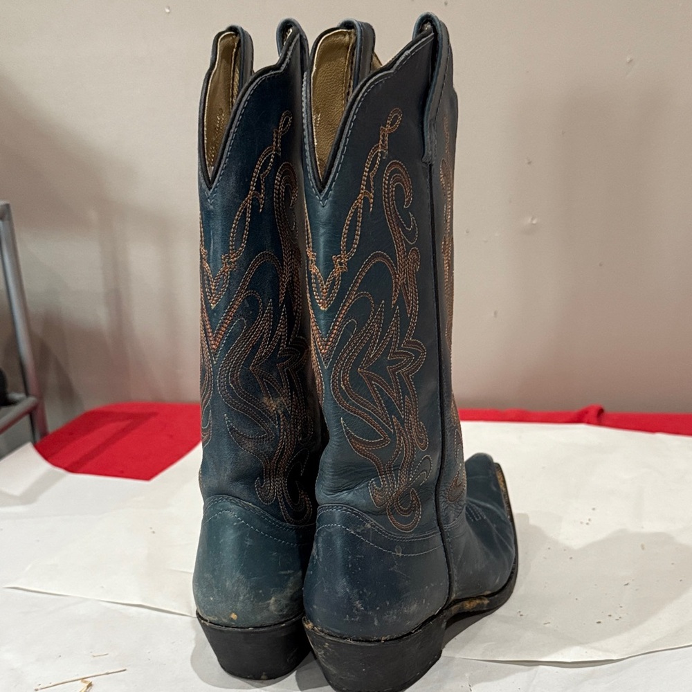 Stylish Blue Embroidered Heeled Boots - image 4